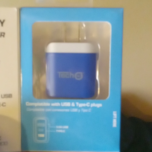 TECH361 dual-port wall charger.NWT.in sealed box!USB/Type C.BLUE smart charger. - Picture 4 of 11